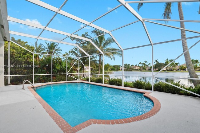 646 Heritage Dr in Weston, FL - Building Photo - Building Photo