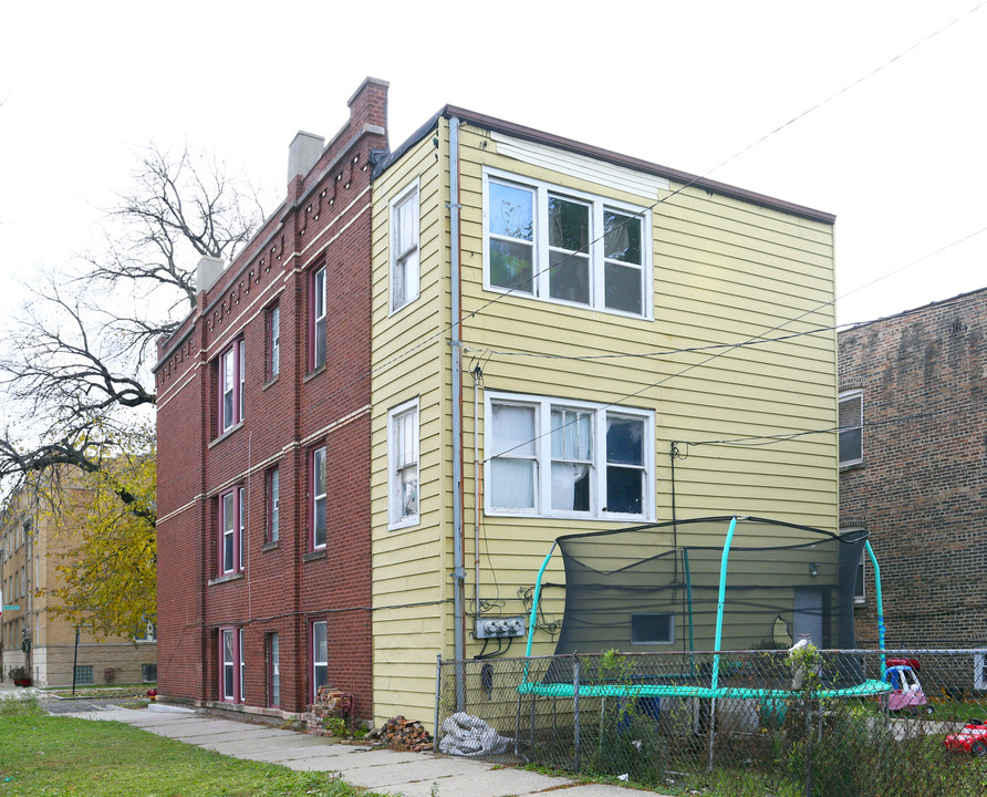 2056 N Kilbourn Ave in Chicago, IL - Building Photo