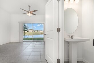 2037 Viewfinder St in Poinciana, FL - Foto de edificio - Building Photo