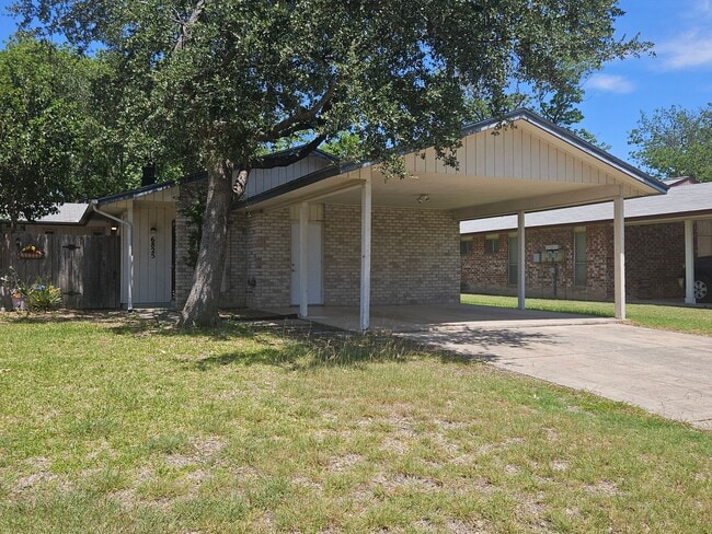 6825 Grass Valley Dr in Leon Valley, TX - Building Photo - Building Photo