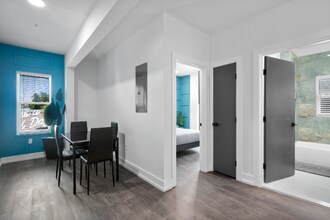 927 S Howard Ave in Tampa, FL - Foto de edificio - Building Photo