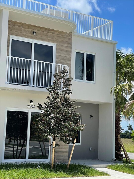 25806 SW 144th Ct in Homestead, FL - Foto de edificio