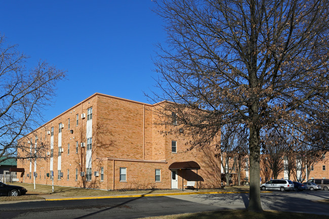 Hillcrest Apartments in Alton, IL - Building Photo - Building Photo