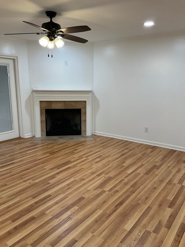 1010 Woodland Vlg, Unit 1010 in Vestavia Hills, AL - Foto de edificio - Building Photo