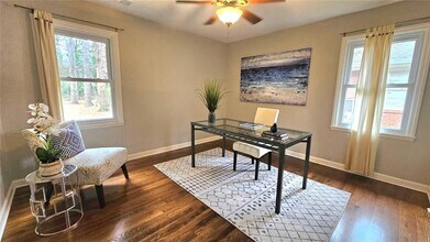 2343 Hunting Valley Dr in Decatur, GA - Foto de edificio - Building Photo