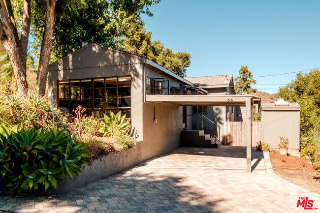 property at 816 Basin Dr