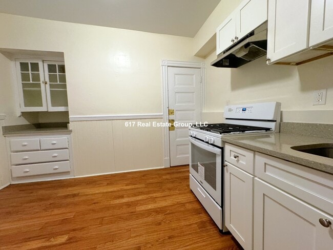 885 Massachusetts Ave in Cambridge, MA - Building Photo - Building Photo