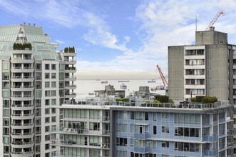 1289 Hornby St in Vancouver, BC - Building Photo - Building Photo