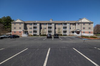 Bunker Estates Condominiums in Derry, NH - Foto de edificio - Building Photo