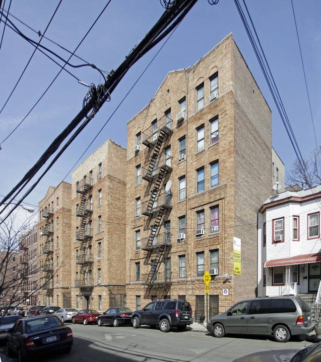 667 E 232nd St in Bronx, NY - Foto de edificio