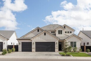 329 S Water Crse Dr in Washington, UT - Building Photo