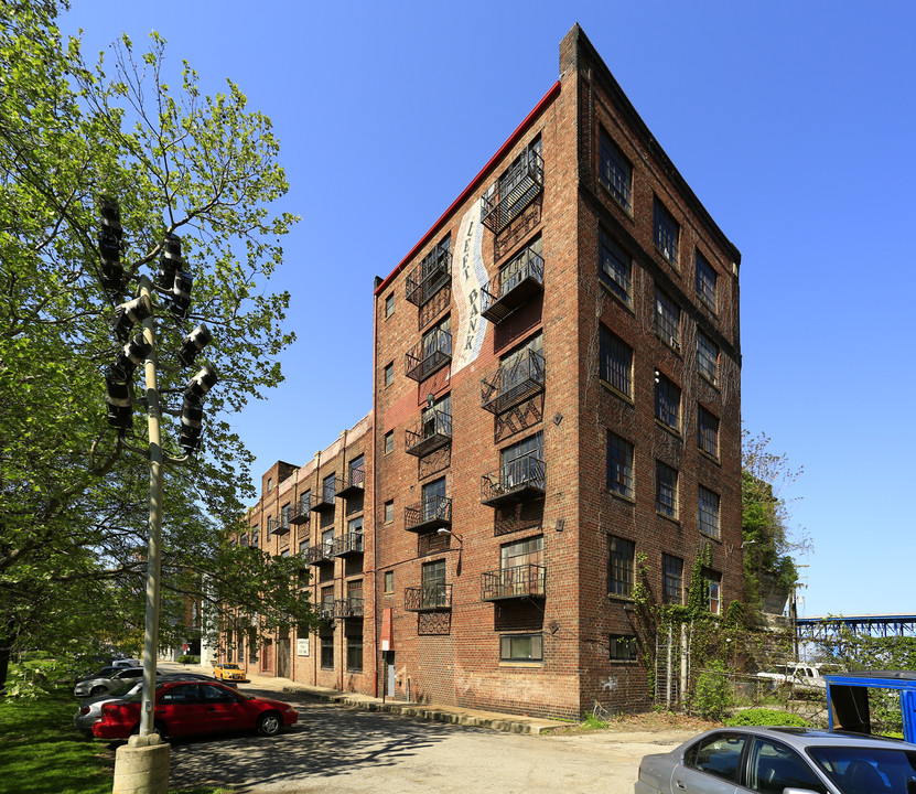 Left Bank Building in Cleveland, OH - Foto de edificio