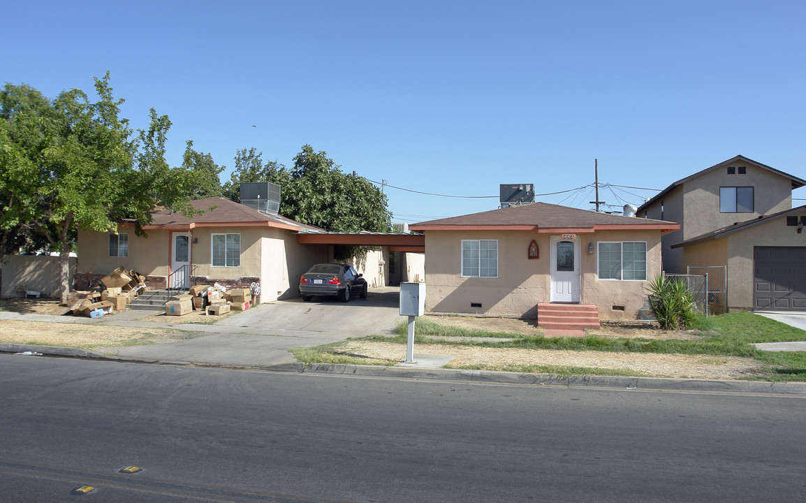 482 W Minarets Ave in Pinedale, CA - Foto de edificio