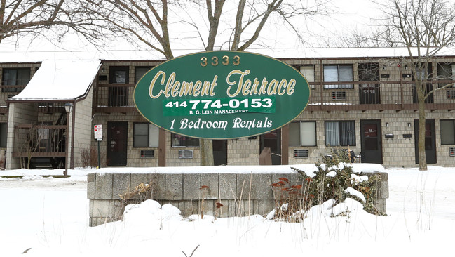 Clement Terrace in Milwaukee, WI - Building Photo - Building Photo