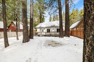 880 Los Angeles Ave in South Lake Tahoe, CA - Building Photo - Building Photo