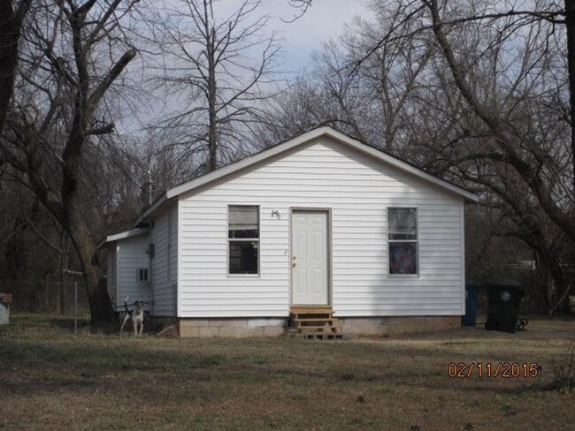 property at 9619 SE 4th St