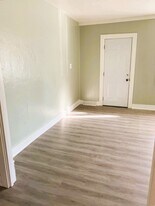 32 E 1st Ave in Latrobe, PA - Building Photo