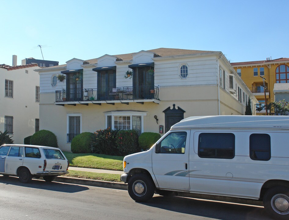 317 S Cochran Ave in Los Angeles, CA - Building Photo