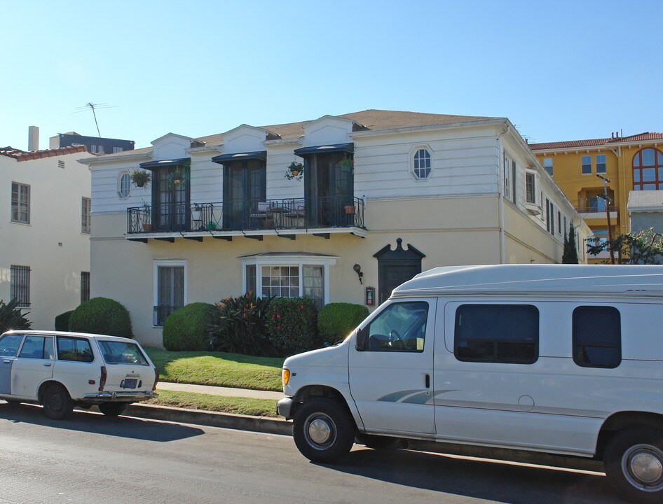 317 S Cochran Ave in Los Angeles, CA - Foto de edificio