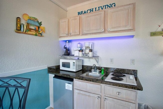 16333 Gulf Blvd in Redington Beach, FL - Building Photo - Building Photo