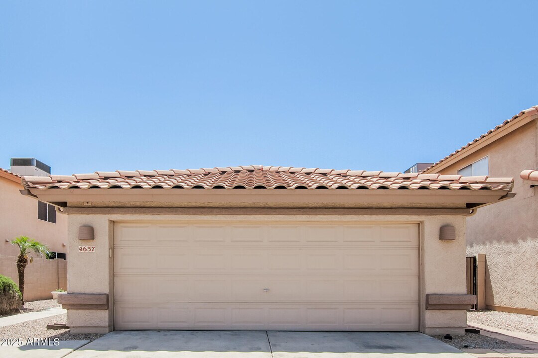 4637 E Hartford Ave in Phoenix, AZ - Building Photo