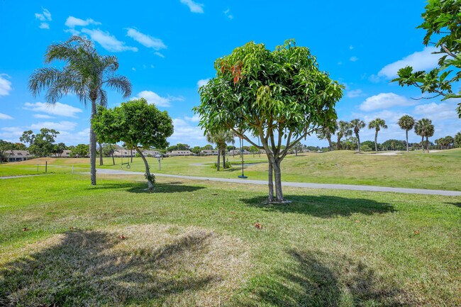 6590 Fountains Cir in Greenacres, FL - Building Photo - Building Photo