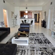 7901 Hispanola Ave, Unit 607 in North Bay Village, FL - Foto de edificio - Building Photo