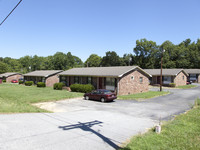 Bradford Place Apartments in Simpsonville, SC - Building Photo - Building Photo