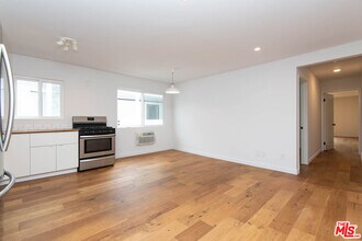 3933 Marathon St in Los Angeles, CA - Foto de edificio - Building Photo