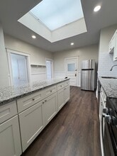 996 Chestnut St, Unit 2 in Newton, MA - Building Photo - Building Photo