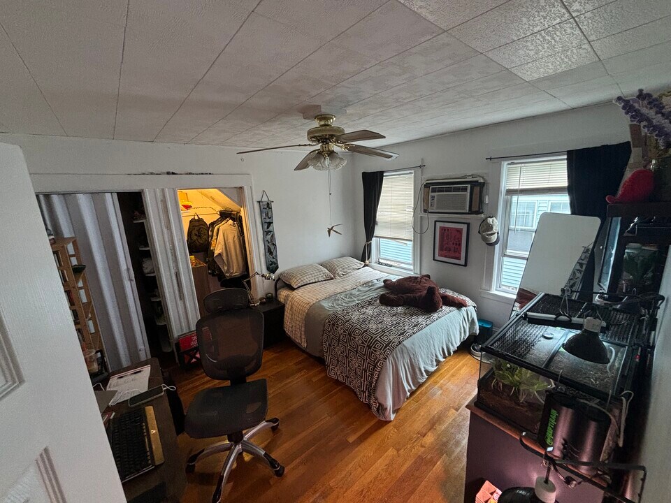 231 Corey Rd, Unit 1 in Boston, MA - Foto de edificio