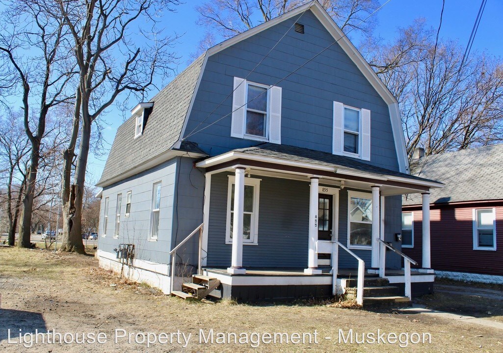 855 Turner Ave in Muskegon, MI - Building Photo