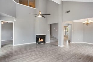 10243 Oak Branch Ln in Dallas, TX - Building Photo