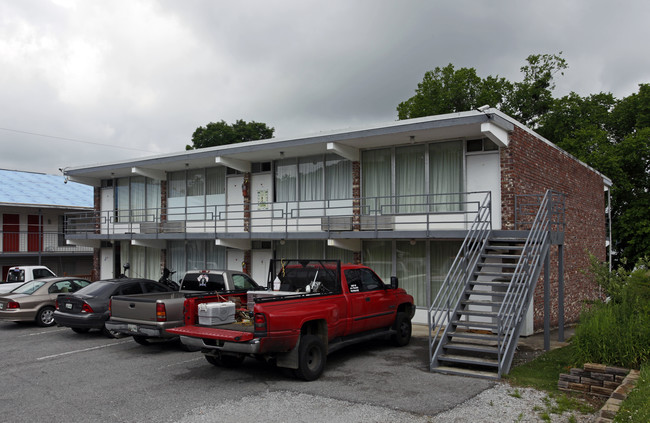 Lakecrest Apartments in Kingston, TN - Foto de edificio - Building Photo