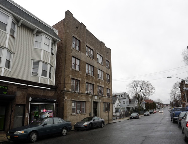 53 N Day St in Orange, NJ - Foto de edificio - Building Photo