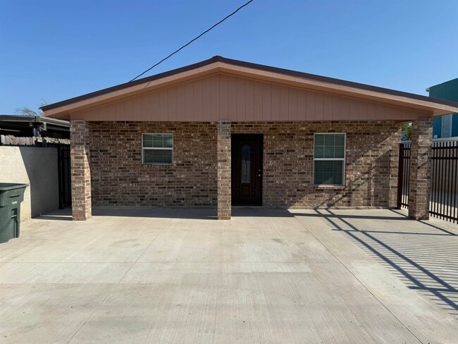 2210 Blaine St in Laredo, TX - Building Photo - Building Photo