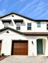 4554 Small Creek Rd in Kissimmee, FL - Building Photo