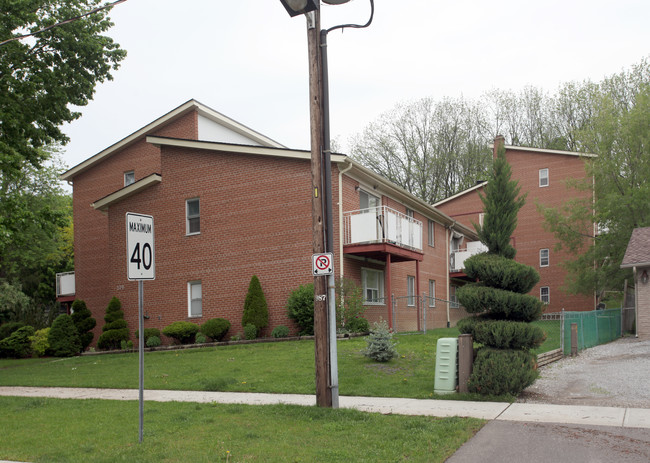 379 Amelia St in Newmarket, ON - Building Photo - Building Photo