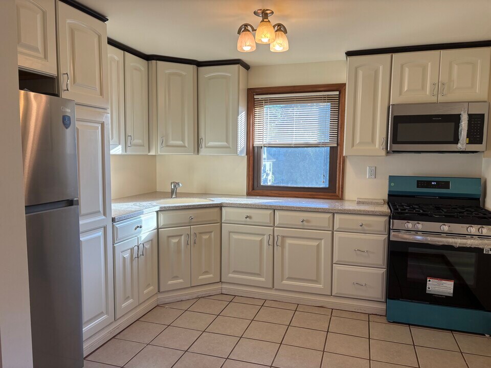 39 Academy Ave, Unit 2 in Plainfield, NJ - Building Photo