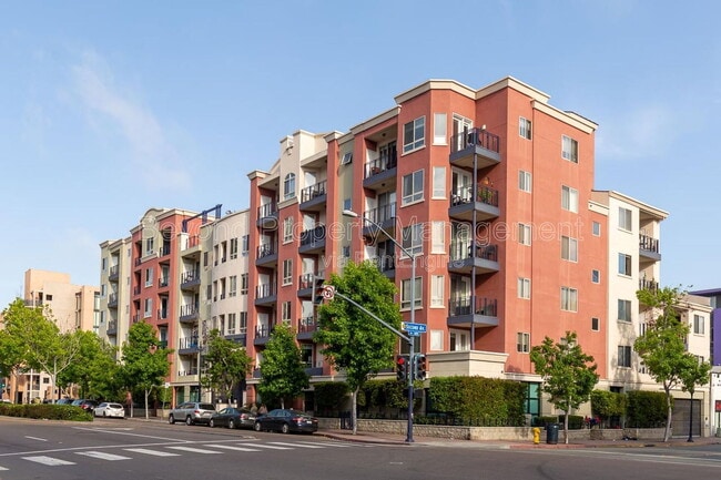 235 Market St in San Diego, CA - Building Photo - Building Photo