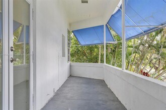600 Surfside Blvd in Surfside, FL - Building Photo - Building Photo