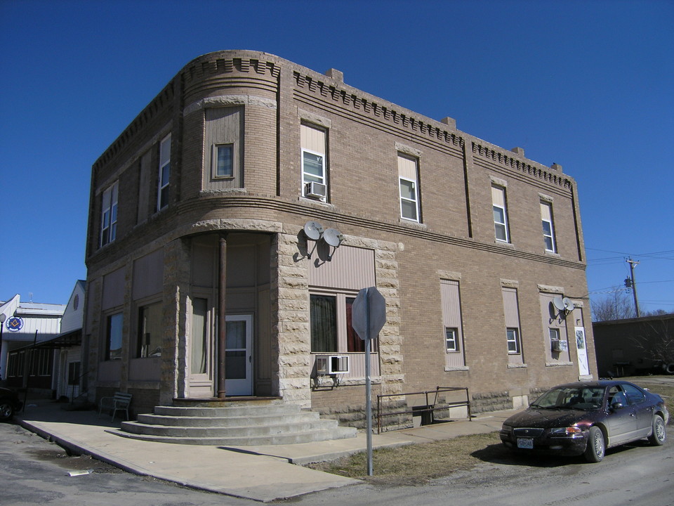 420 Main St in Polo, MO - Building Photo