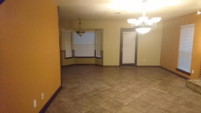 3900 Goshawk Cir in Norman, OK - Building Photo - Building Photo