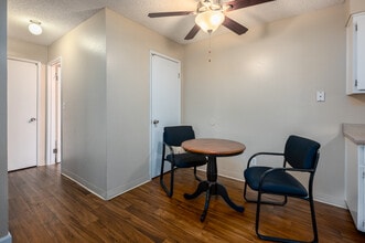 River's Edge Apartments in Carmichael, CA - Foto de edificio - Interior Photo