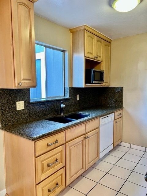 901 Veterans Dr in Martinez, CA - Building Photo - Building Photo