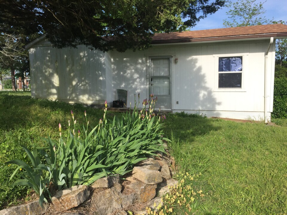 5510 State Hwy J in Kirbyville, MO - Building Photo