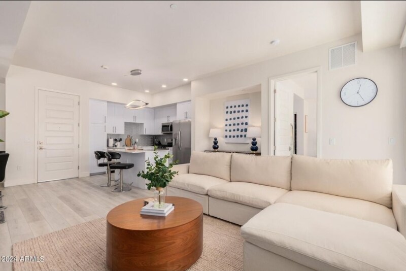 7300 E Earll Dr in Scottsdale, AZ - Building Photo