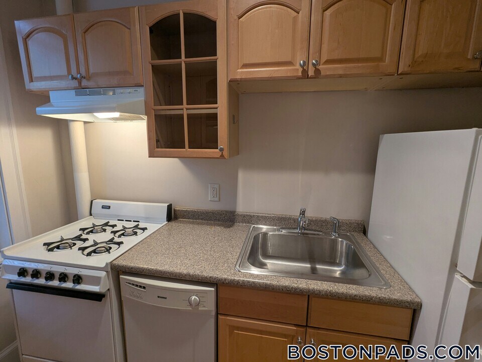 33 Walbridge St in Boston, MA - Building Photo