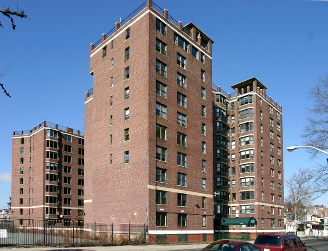 Genesis Towers in Newark, NJ - Foto de edificio - Building Photo