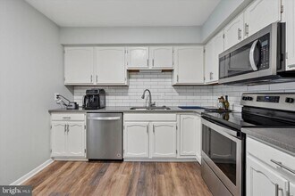 250 Valley Stream Ln in Chesterbrook, PA - Building Photo - Building Photo